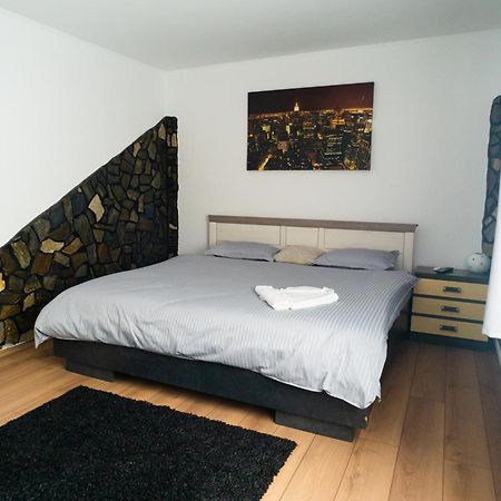 Apartament Dacul Hunedoara Buitenkant foto